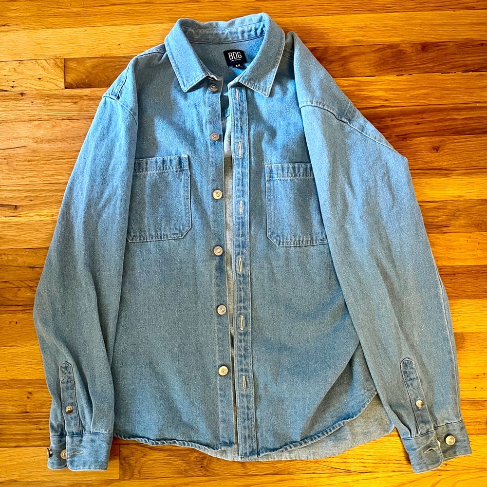 BDG by Urban Outfitters Oversized Denim Button-down Shirt Men’s Small
